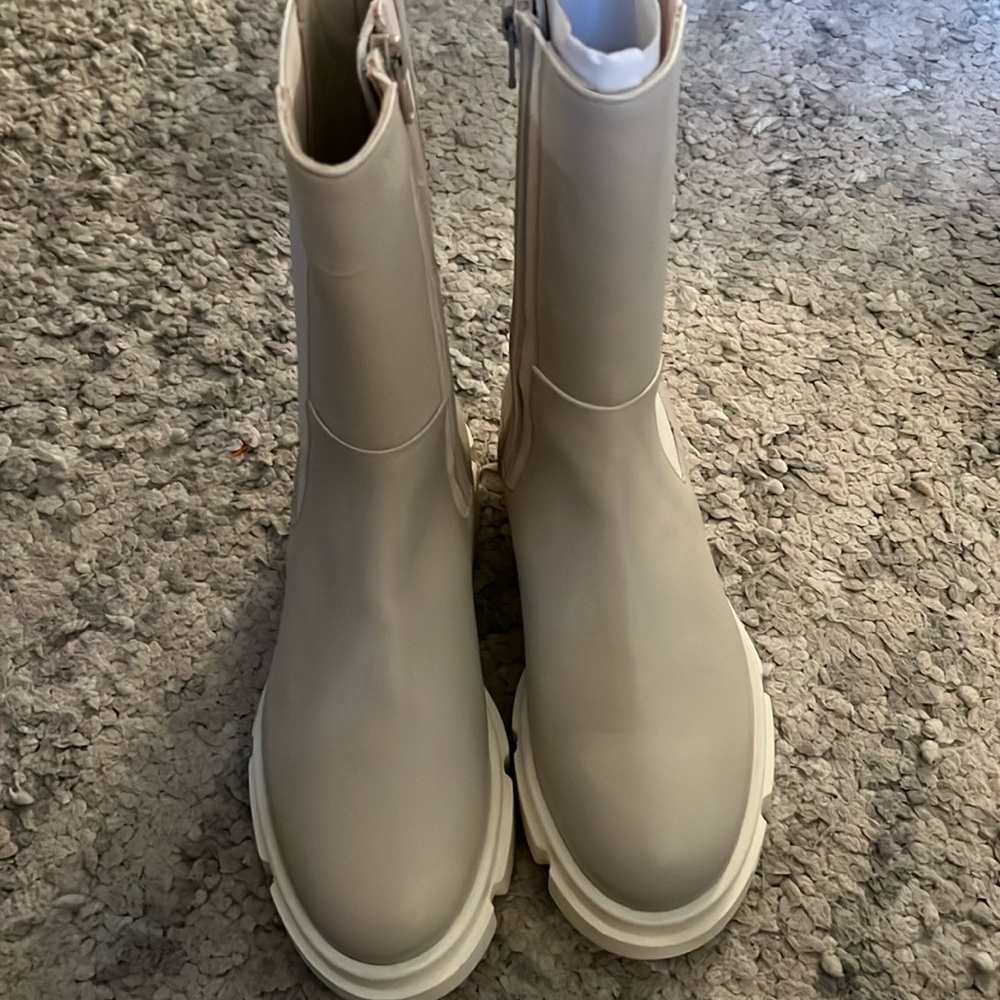 Free People boots size 37
